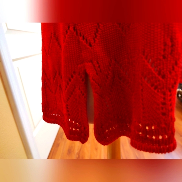 SaLE! Vtg CAROLE LITTLE Sweater Perfect shade of Red đw a Knit tapestry design - Picture 7 of 14